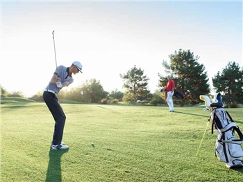 3 porady PGA Pro, aby udoskonalić swój zamach golfowy